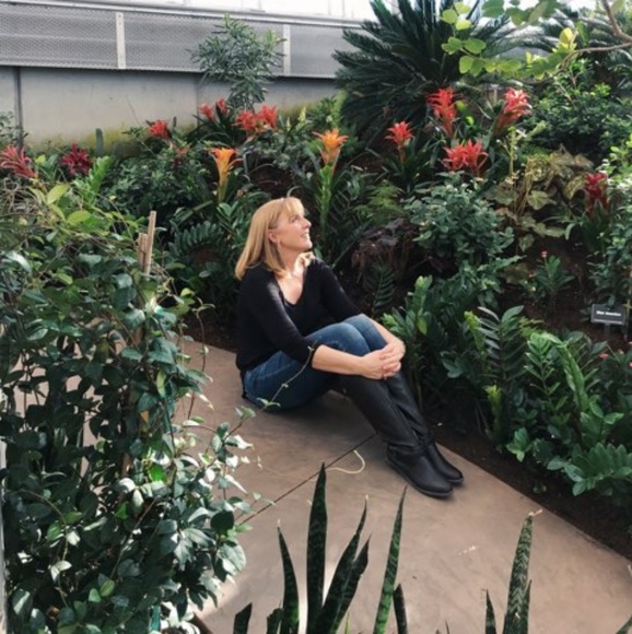 Meet your Posher Lisa - Picture 10 of 11